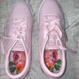 NWT Pink Fila Sneakers size 9.5 w/memory foam